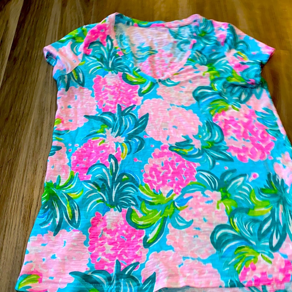 Lilly Pulitzer t shirt